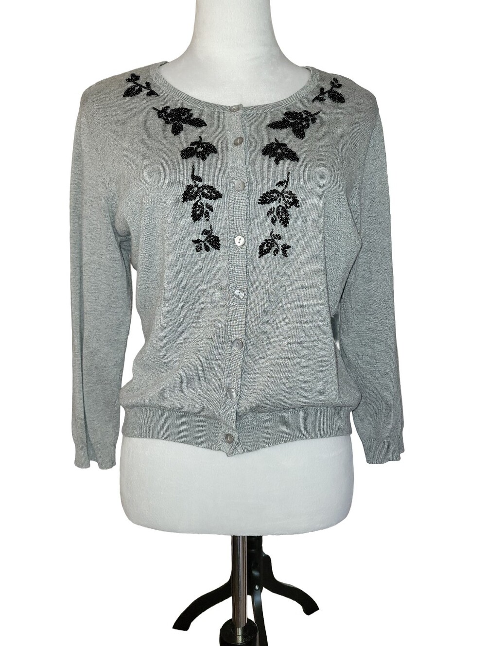 Outfit JPR Gray Beaded Floral Button Down Cardigan Grandma Sweater Size Large